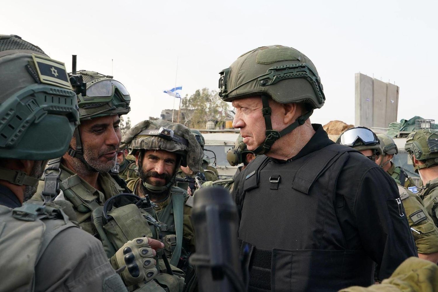 HANDOUT - 02 January 2024, Palestinian Territories, ---: Israel's Defence Minister Yoav Gallant (R) speaks to soldiers during a visit to the Gaza Strip (on the Salah-al-Din route). Photo: Ariel Hermoni/GPO/dpa - ATTENTION: editorial use only and only if the credit mentioned above is referenced in full
