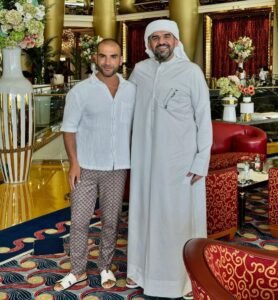 حسين الجسمي يرد على صورته مع بلوغر إسرائيلي