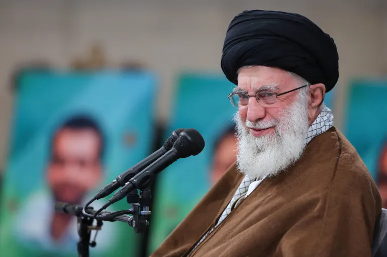 إيران بين الحرب والأزمات المتراكمة