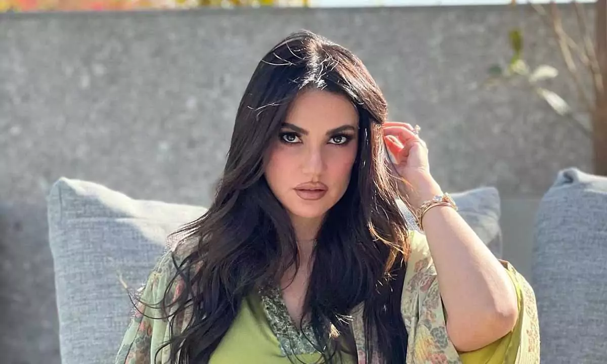درة تخرج من عباءة التمثيل إلى عالم الإخراج بفيلم مؤثر عن غزة