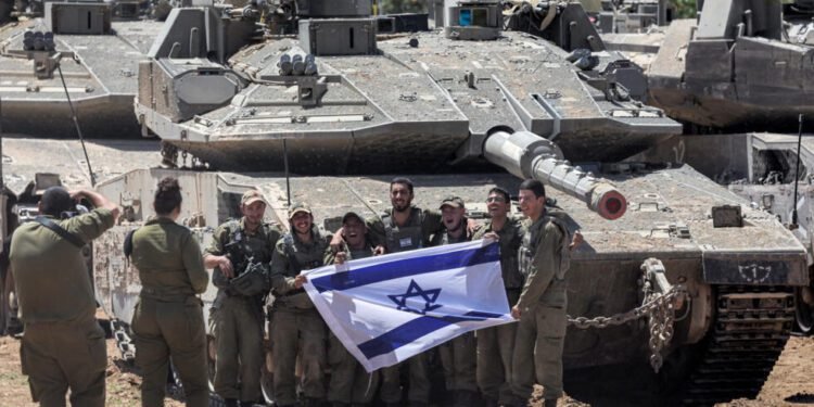 تسييس الجيش الإسرائيلي لتعميق هيمنة الفاشية