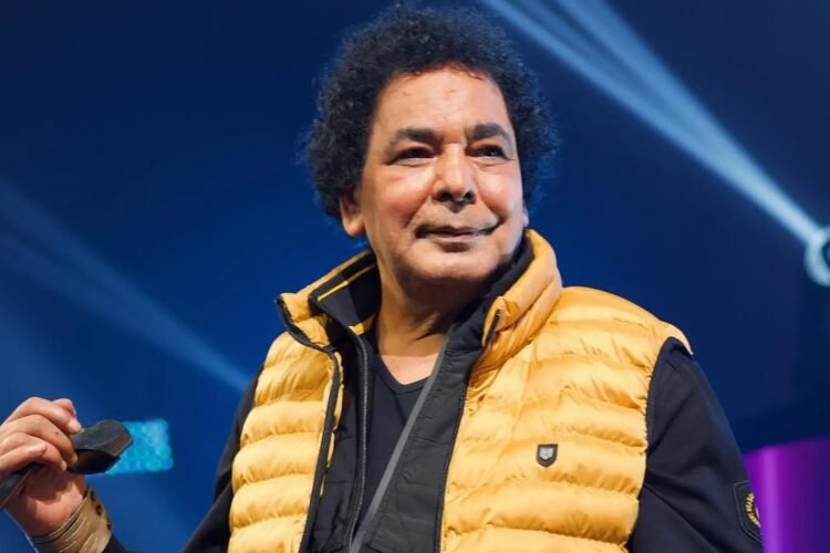 الكينج محمد منير يطمئن جمهوره بصورة جديدة