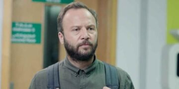 ماذا كُتب على قبر والدة مكسيم خليل في أول زيارة لها؟