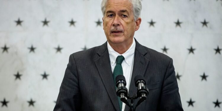 نحو تأمين النفوذ الأمريكي… دلالات وأهداف زيارة “بيرنز” السرية للصومال وكينيا