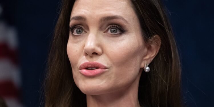 أنجلينا جولي تكشف عن أسرار قلبها: الأمومة هي قوتي في مواجهة العواصف