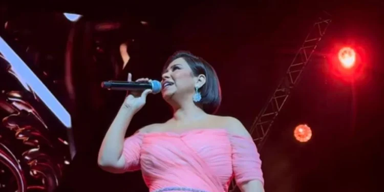 شيرين عبد الوهاب تنهار على المسرح.. بكاء في دبي يفتح ملف الأزمة