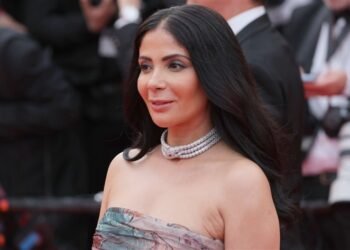 منى زكي تبكي حباً في أحمد زكي وتكشف أسرار بداياتها الصعبة