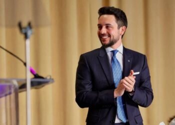 الأمير الحسين يشارك مقطع فيديو ساحر مع ابنته الأميرة إيمان