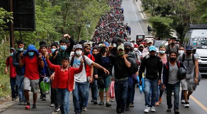 بين خطط صارمة وأرقام قياسية.. كيف أعاد “بايدن” إنتاج سياسات “ترامب” ضد المهاجرين؟