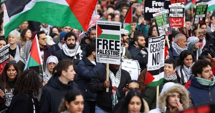 الفلسطينيون في أوروبا.. بين بناء المجتمع ومناصرة القضية