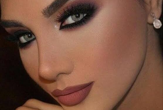 بالخطوات.. طريقة وضع ماكياج العيون كالمحترفين
