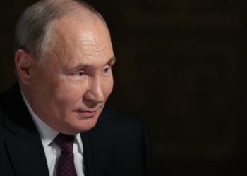 060624 putin weapon m