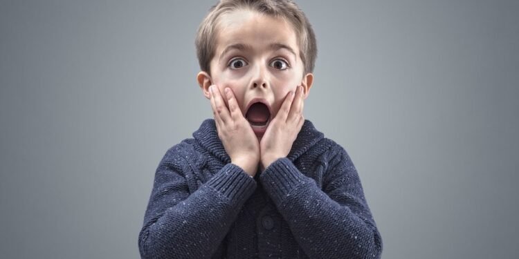 كيف نساعد أطفالنا على التغلب على القلق والخوف؟