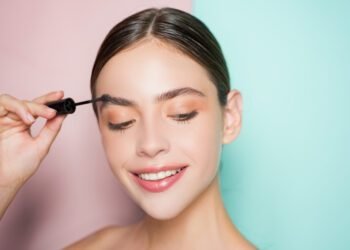 حيل سريعة لعلاج فراغات الحواجب.. دليل شامل للعناية بها
