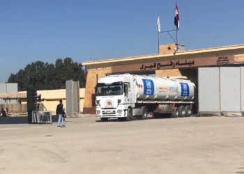 160456 شاحنة وقود افرغت شحنتها بغزة وتعود لمصر