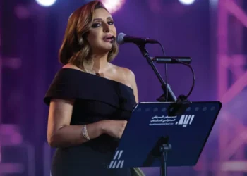 أجمل إطلالات النجمات في بداية العام.. من البساطة إلى الأناقة