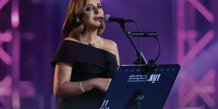 أجمل إطلالات النجمات في بداية العام.. من البساطة إلى الأناقة