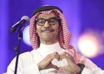 رابح صقر يفاجئ ابنه بعيد ميلاد مميز على متن طائرة