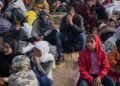 نزاع إسرائيل وحماس بشأن الرهائن يترك النازحين الفلسطينيين في انتظار