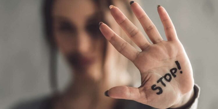 كيف تتعافى من العلاقات المؤذية؟.. أنت تستحق الأفضل