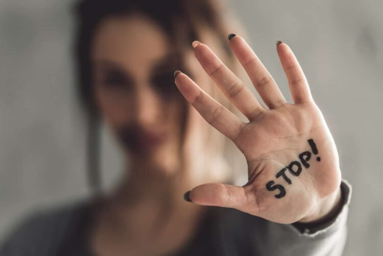 كيف تتعافى من العلاقات المؤذية؟.. أنت تستحق الأفضل