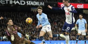 Tottenham's James Maddison, centre right, scores his side's second goal during the English Premier League soccer match between Manchester City and Tottenham at the Etihad Stadium in Manchester, England, Sunday, Nov. 24, 2024. (AP Photo/Dave Thompson)