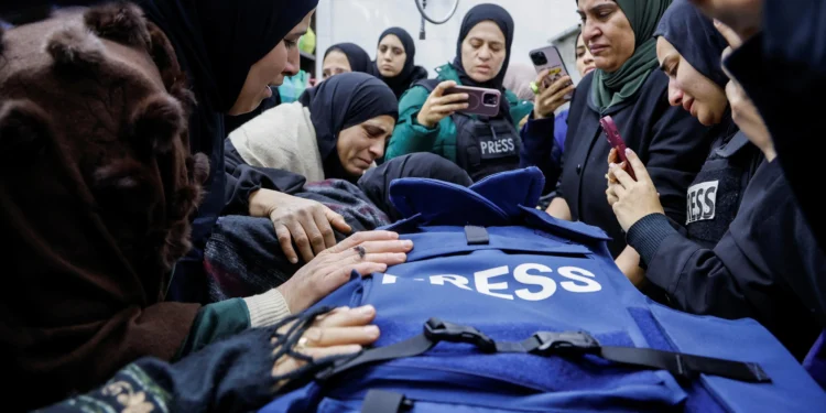 الدم الفلسطيني بين المأساة وأجندات السياسة