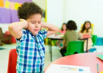 للتعامل مع المصابين بـ التوحد.. دليل شامل لا غنى عنه!