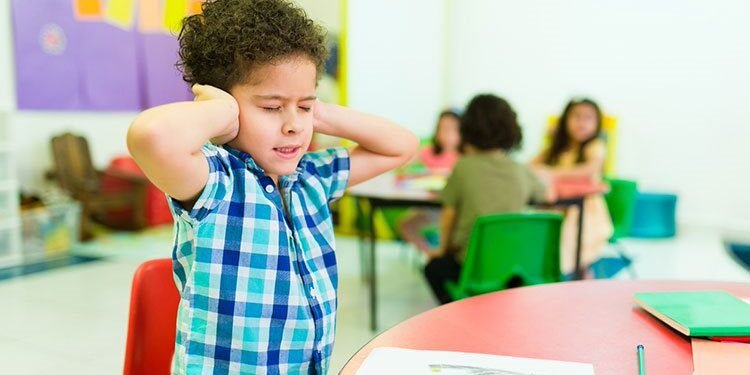 للتعامل مع المصابين بـ التوحد.. دليل شامل لا غنى عنه!