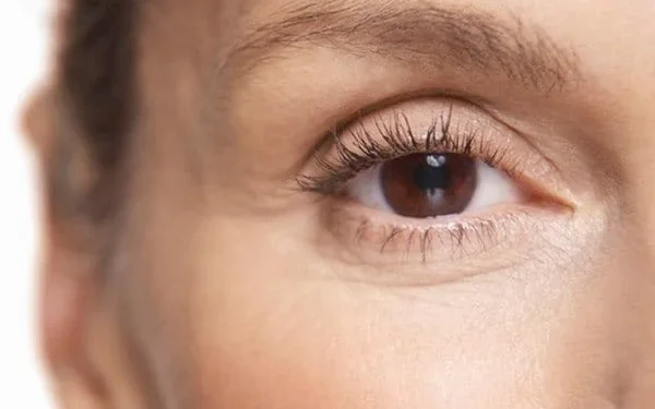 عادة ليلية شائعة تدمر البشرة وتزيد تجاعيد الوجه!