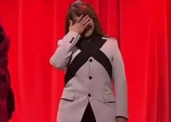 لحظة مؤثرة.. بكاء هدى حسين أمام الجمهور (فيديو)