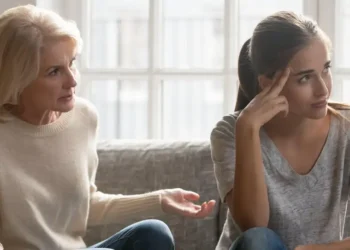 كيف تتعامل مع الشخص الفضولي؟.. حماية خصوصيتك خطوة بخطوة