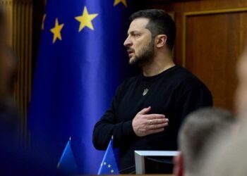 dans ses voeux de noel volodymyr zelensky appelle a la paix et a l harmonie sur le sol ukrainien