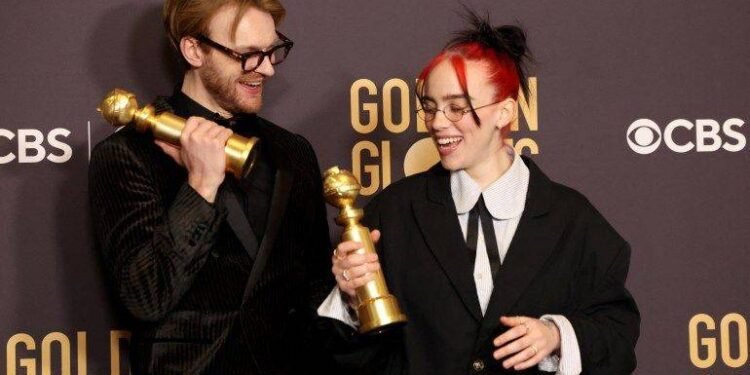 غولدن غلوب.. أسوأ إطلالات النجمات على السجادة الحمراء