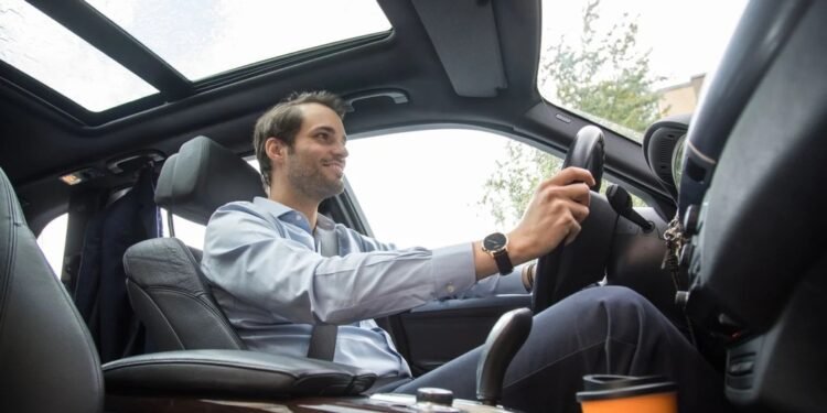 أشياء لا تتركها داخل السيارة أبدًا.. قد تدمر حياتك!