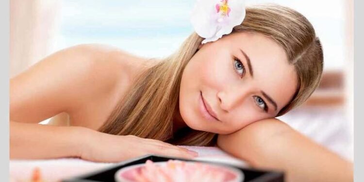 خلطات طبيعية لتنقية البشرة وتكثيف الشعر