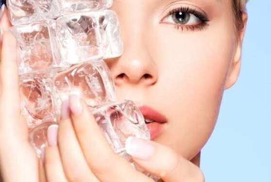 نتائجها ممتازة للبشرة.. طريقة استخدام مكعبات الثلج في روتين جمالك