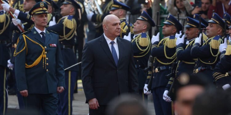 هل يستعيد لبنان عافيته بعد أفول نفوذ إيران؟