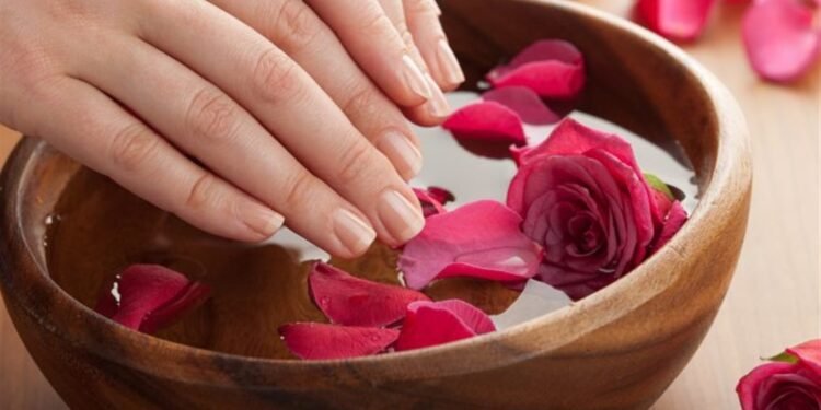 وصفات طبيعية لجعل ملمس اليدين والقدمين ناعماً