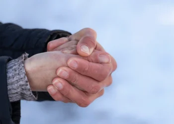 برودة الأطراف.. أسرار للتخص من تجمد اليدين والقدمين!