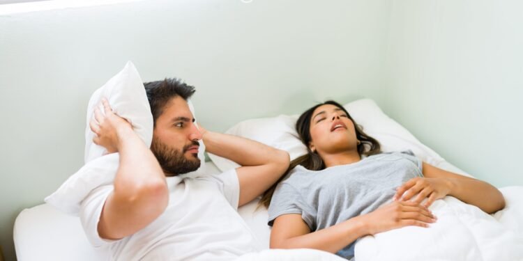 كيف تتخلص من الشخير بخطوة واحدة؟.. وضعية نوم سحرية