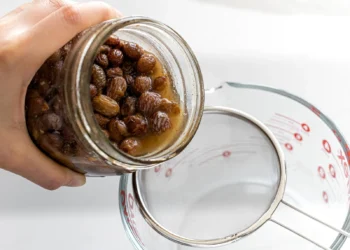 ماء الزبيب.. سر الجمال الطبيعي لبشرتك
