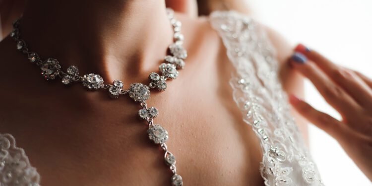 تألقي في العام الجديد.. مجوهرات فاخرة لتجربة لا تُنسى