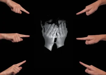 كيف تتعامل مع من يقلل من شأنك؟.. خطوات عملية لمواجهة قلة الاحترام