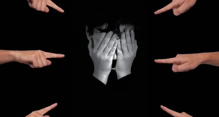 كيف تتعامل مع من يقلل من شأنك؟.. خطوات عملية لمواجهة قلة الاحترام