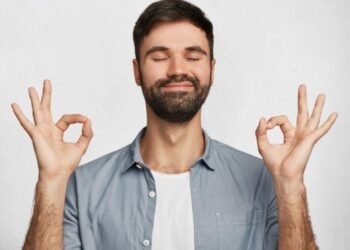 كيف تظهر "الثقة بالنفس" بدون كلام.. أسرار لغة الجسد التي ستغير حياتك