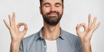 كيف تظهر "الثقة بالنفس" بدون كلام.. أسرار لغة الجسد التي ستغير حياتك