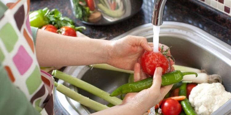 خضروات شهيرة تسبب التسمم الغذائي.. تحذير هام!