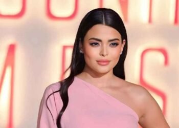 أسماء جلال تُشعل السوشيال ميديا بهذه الصور!