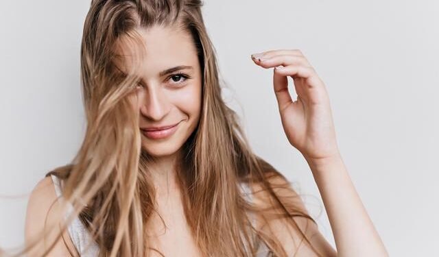 سر الشعر الصحي في عشبة قديمة.. الميرمية كنز طبيعي لجمال شعرك